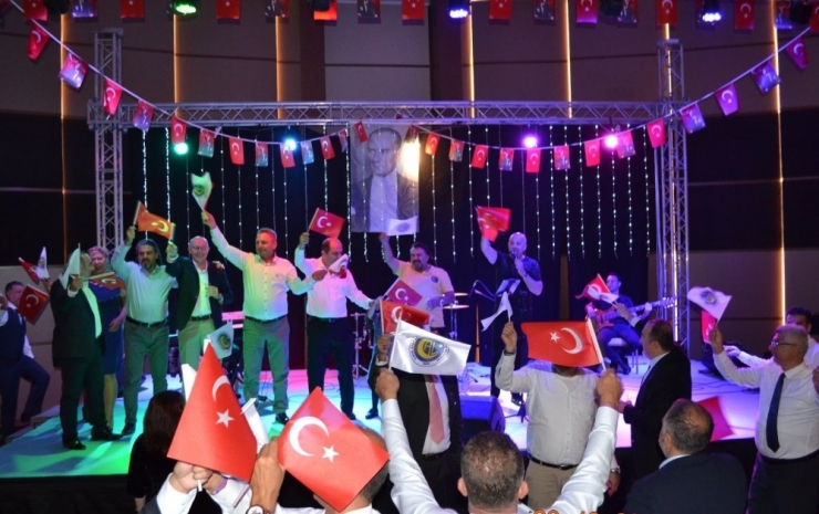 Atatürk Lisesi Mezunları, Cumhuriyet Balosu’nda Buluştu