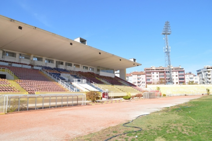 İnönü Stadı’nın Yıkımına Başlandı