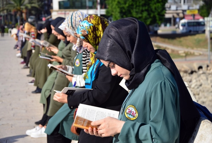 Taşköprü’de "Seyyar Okurlar" Kitap Okudu
