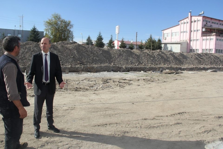 Başkan Bozkurt Kapalı Pazar Yeri Çalışmalarını Yerinde İnceledi