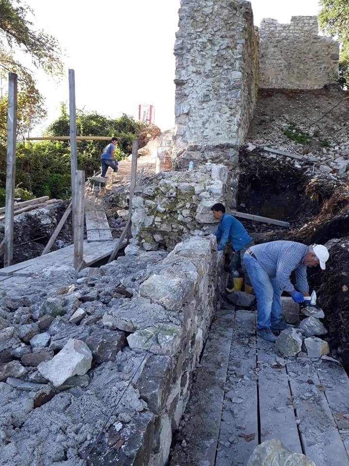 Ceneviz Kalesi Restorasyon Çalışmaları Sürüyor