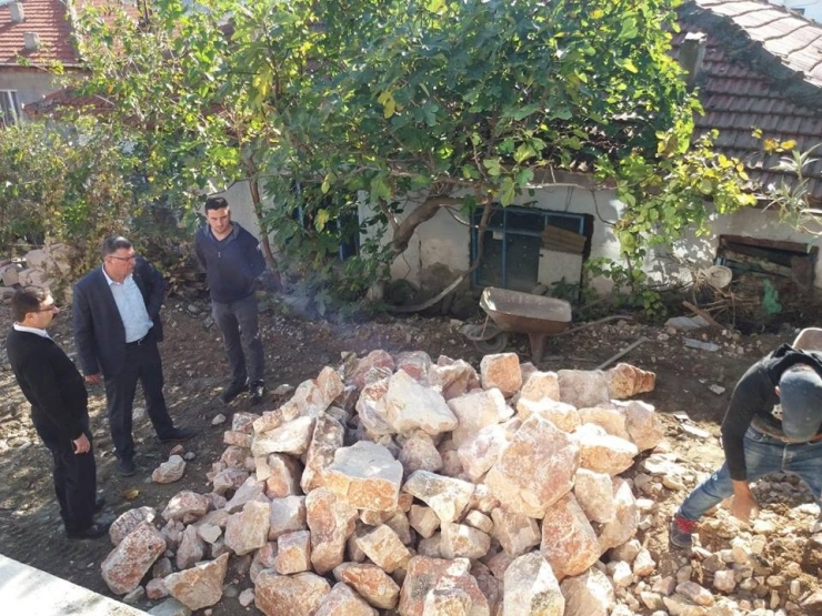 Başkan Duymuş, Beldede Yapımı Devam Yol Çalışmalarını Yerinde İnceledi