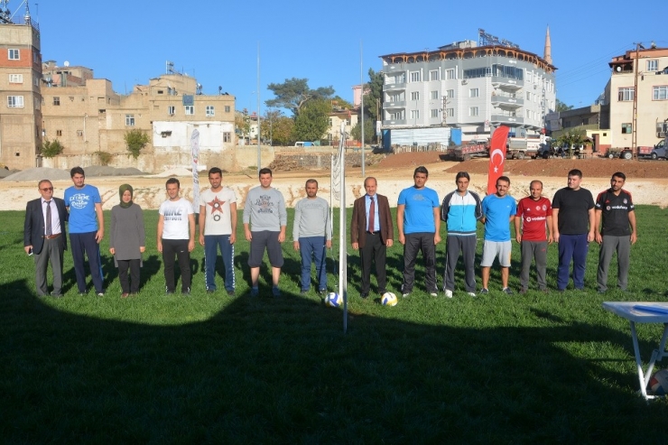 Oğuzeli’nde Kurumlar Arasındaki Voleybol Turnuvası Başladı