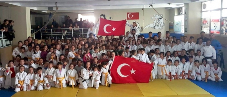 Judocular Kemer Sınavında Ter Köktü