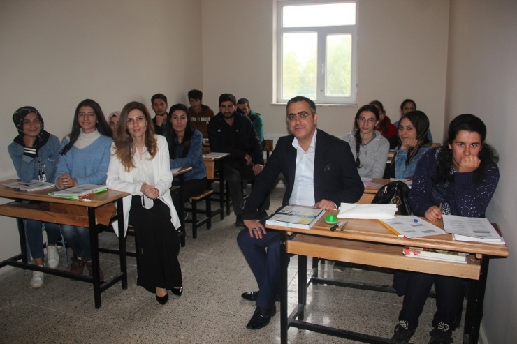 Muradiyeli Öğrenciler Üniversiteye Hazırlanıyor