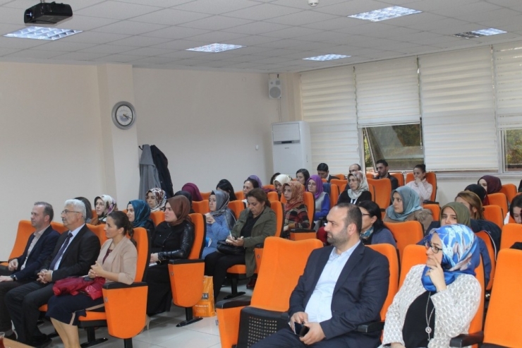 Komek’te Ailelere Güvenli Sosyal Medya Eğitimi