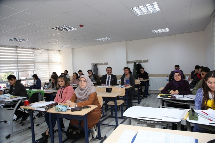 Atakumlu 350 Genci Üniversiteye Hazırlıyor