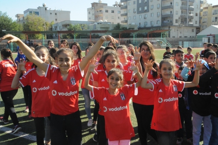 Beşiktaş’tan 10 Bin Cizreli Çocuğa Forma