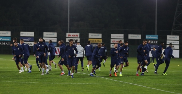 Fenerbahçe, Galatasaray Maçı İçin Kampa Girdi