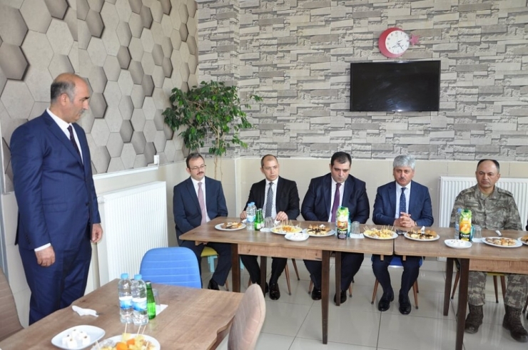 Kars’ta Mahkumların Eserleri Adliyede Satışa Sunuldu