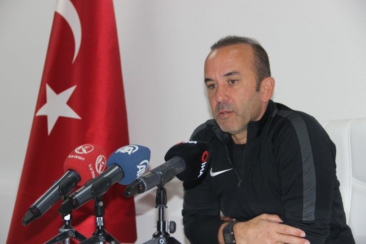 Mehmet Özdilek: "Kasımpaşa Maçında Hakem Kararları Maçın Önüne Geçti"