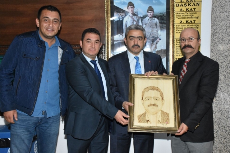 Başkan Alıcık’a 2 Ayda Tamamlanan Anlamlı Hediye