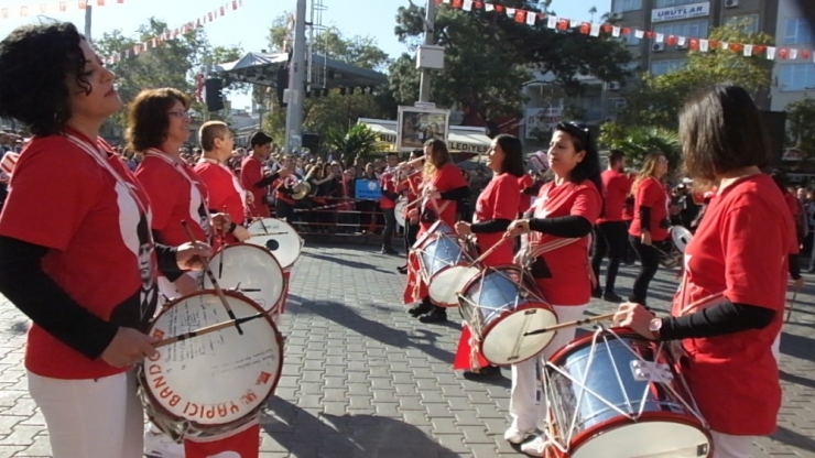 Öğretmenler Bandosu İlk Konserini Verdi
