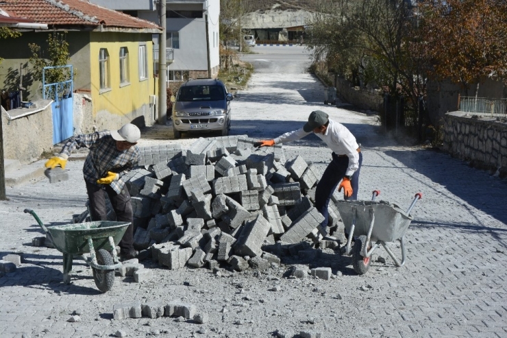 Kırka Ve Kümbet’te Kilit Taşı Çalışmaları Sürüyor