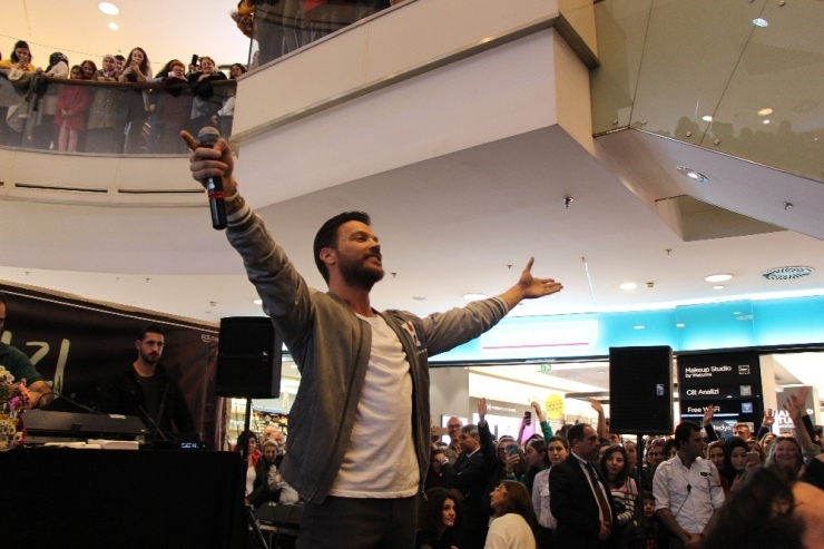 Sinan Akçık Espark’ta Sevenleriyle Buluştu