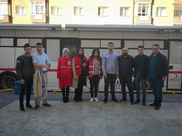 Ak Parti’den Kan Bağışı