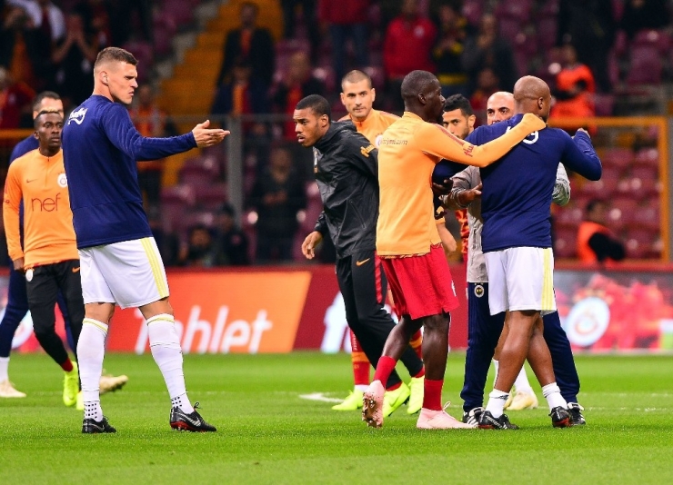 Derbi Öncesi Donk İle Ayew Arasında Gerginlik