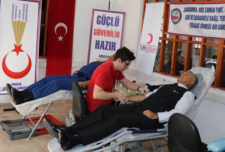 Jandarmalardan Kızılay’a Kan Desteği