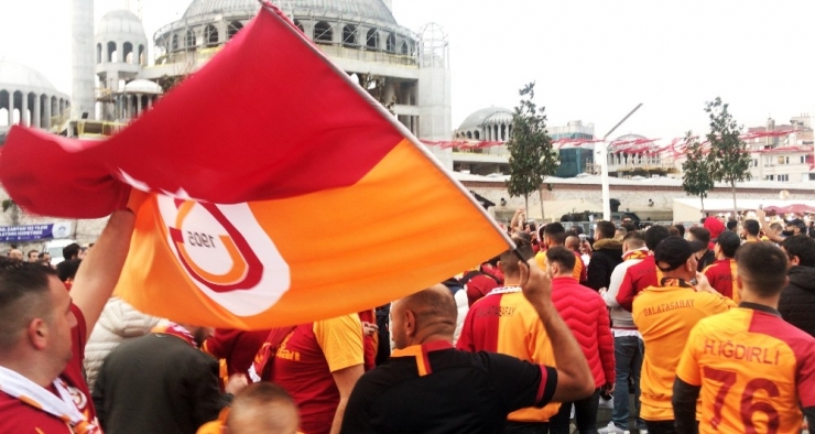 Taksimde Derbi Coşkusu