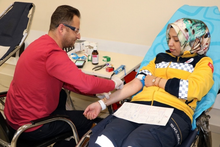 Sağlık Çalışanları Kan Bağışında Bulundu
