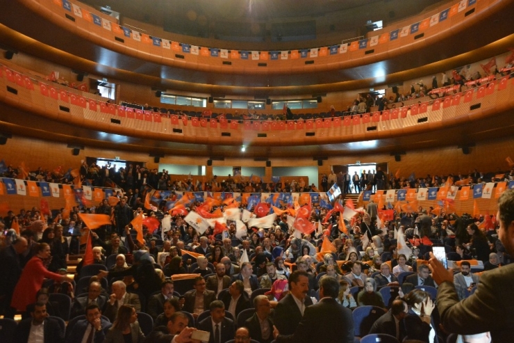 Çavuşoğlu: "Ak Parti’de ’Ben Yoksam Dünya Yıkılsın’ Diyenlerin Yeri De Yoktur"
