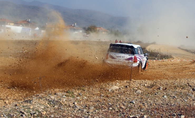 Otokroscular Düzce’de Tozu Dumana Kattılar