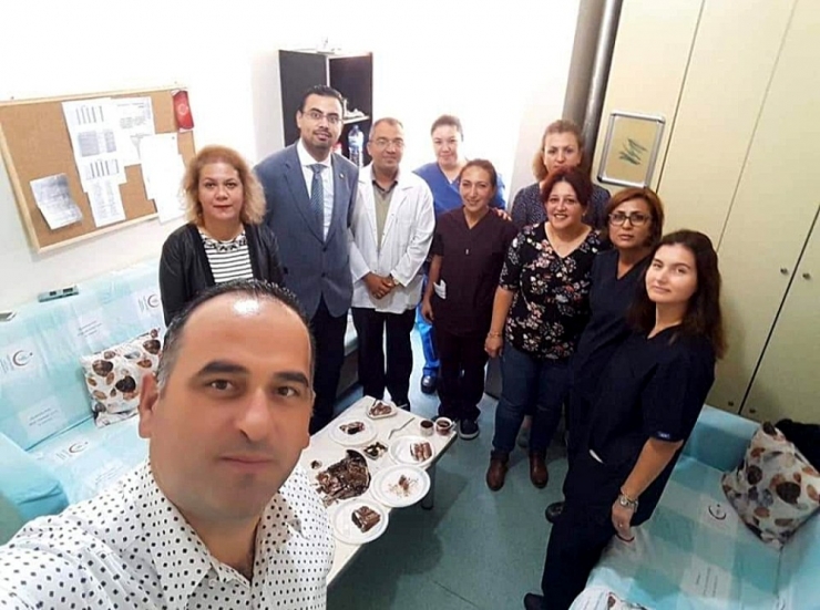 Sevilen Doktorun Meslekte 25’inci Yılını Kutladılar