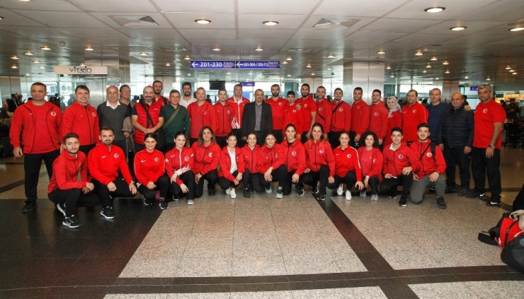 Karate Milli Takımı, Dünya Şampiyonası İçin İspanya’ya Gitti