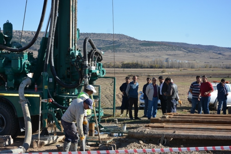 Seyitgazi’de Derin Kuyu Sondaj Çalışması Başlatıldı