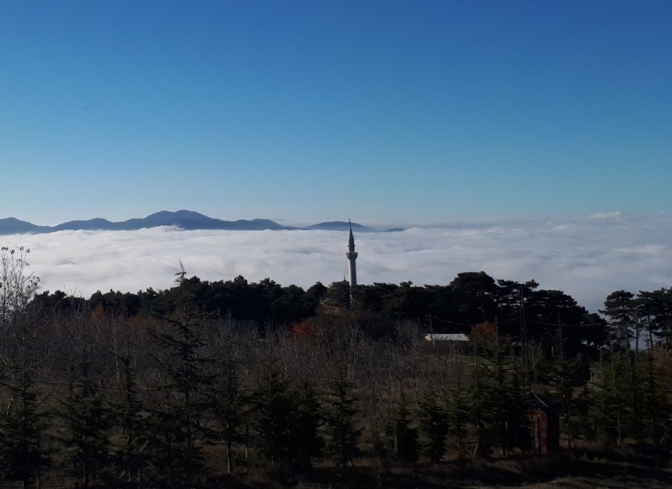 Uludağ Eteklerinde Sis Köyü Kapladı, Muhteşem Manzara Ortaya Çıktı