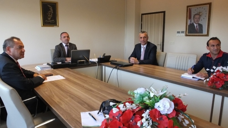 Burhaniye’de Eğitim Masaya Yatırıldı