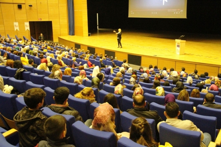 Diyarbakır’da Kariyer Zirvesi Düzenlendi