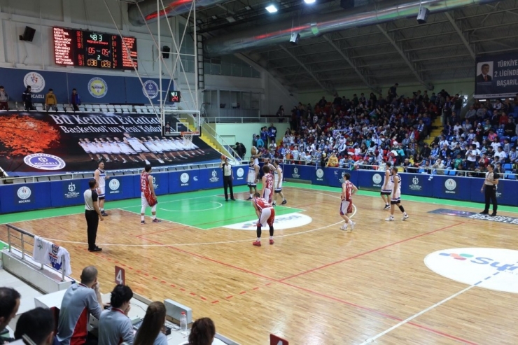 Kocaeliler, Kağıtspor Erkek Basketbol Takımı’nı Yalız Bırakmadı