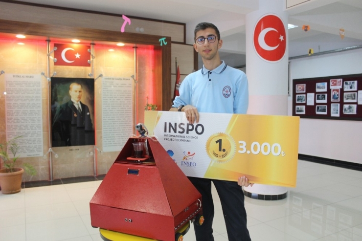 Lise Öğrencisinin Geliştirdiği Robot Görenleri Şaşırtıyor