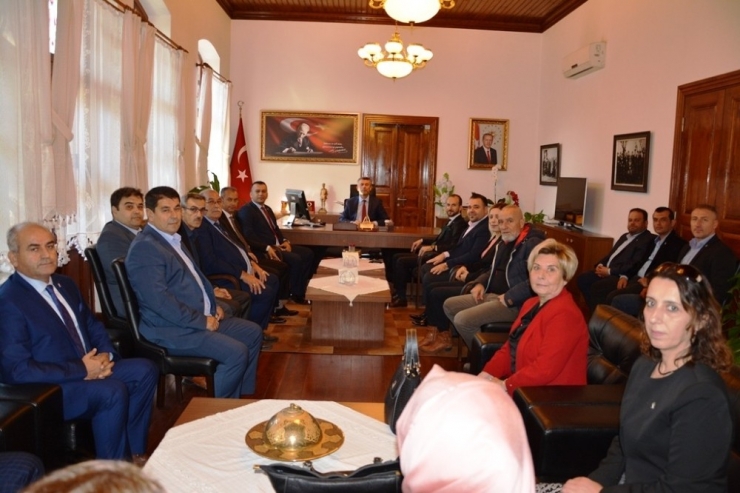 Ak Parti Edremit İlçe Yönetiminden Kaymakam Sırmalı’ya Ziyaret