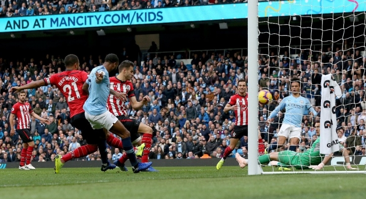 City Lider, Chelsea Ve Liverpool Takipte