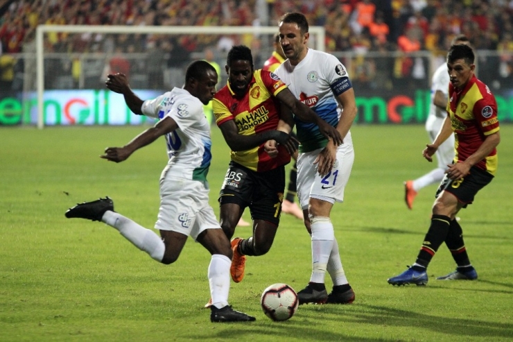 Spor Toto Süper Lig: Göztepe: 2 - Çaykur Rizespor: 0 (Maç Sonucu)