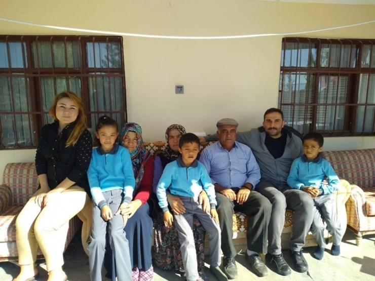 Öğretmenler Öğrencilerin Evlerine Konuk Oluyor