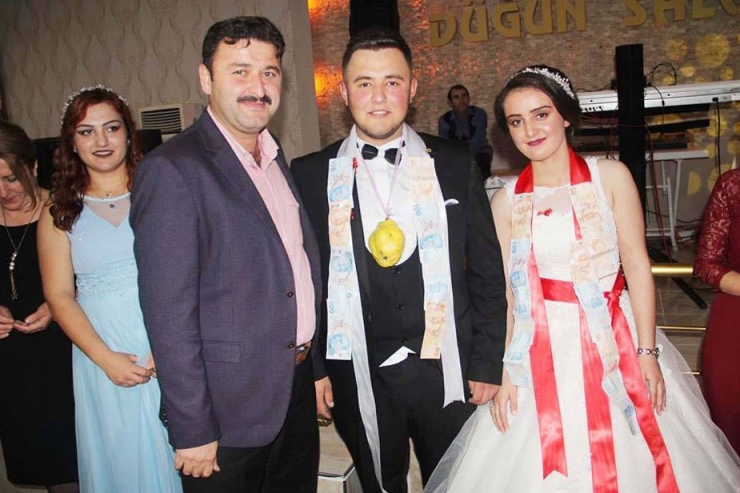 Damada Takı Yerine Ayva Taktılar