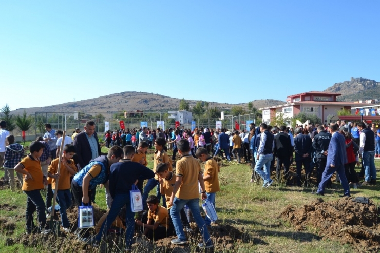 Adana’da "Fidanlar Fidanlarla Büyüyor" Etkinliği