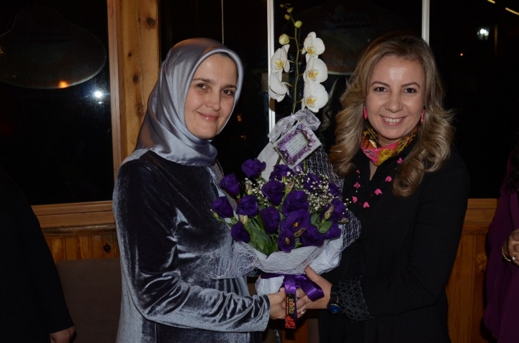 Ak Parti Kadın Kollarında Görev Teslimi Yapıldı