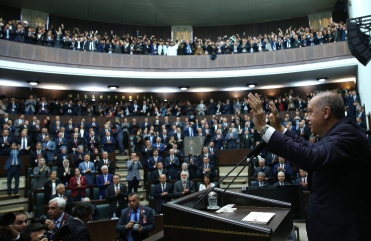 Cumhurbaşkanı Recep Tayyip Erdoğan, "Yerel Seçimlerde Ak Parti’nin İstanbul Adayı Binali Yıldırım Mı?" Sorusu Üzerine, "Sizin Gönüllerinizden Geçeni Takvim İçinde Hayata Geçiririz" Dedi.