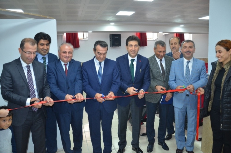 Çerkezköy Cumhuriyet İlkokuluna Koltuk Ve Çatı Kaplama Desteği