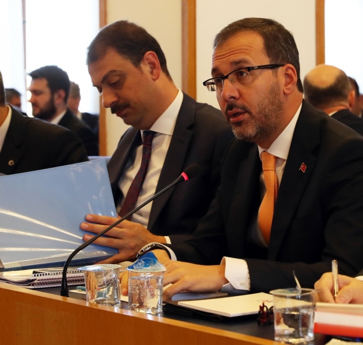 Bakan Kasapoğlu, 2019 Merkezi Yönetim Bütçe Görüşmelerinde Sunum Yaptı