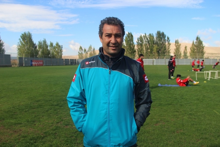 Orhan Kaynak: "Sahada 11 Kişi Kalmıyoruz"