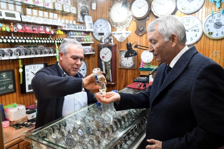 İndirim Günleri Düzenlenen Tarihi Üzüm Pazarı’nda Yüzler Gülüyor