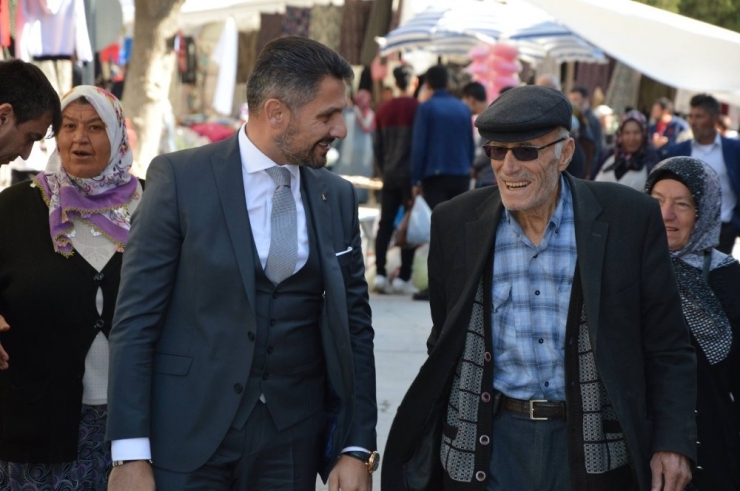 Başkan Yüzügüllü Halk Pazarında