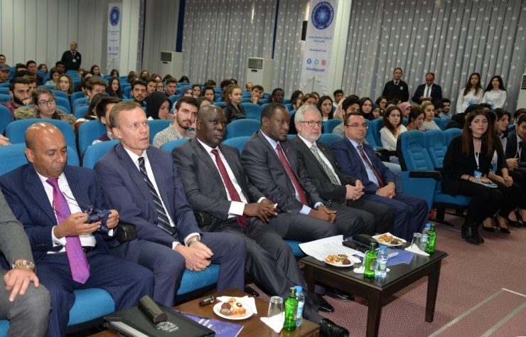 Büyükelçiler Öğrencilerle Buluştu