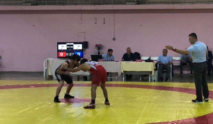 Büyükşehir, Güreş Süper Lig’inde Fırtına Gibi Esiyor