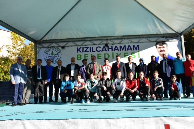 Kızılcahamam’da Şampiyon Güreşçiye Görkemli Karşılama